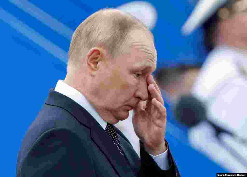РУСИЈА -&nbsp;Поранешниот германски канцелар Герхард Шредер, пријател на рускиот претседател Владимир Путин, изјави дека е загрижен за енергетската криза предизвикана од руската инвазија врз Украина и побара од Путин да објасни како гледа на ситуацијата и дали гасоводот Северен тек 2 може да биде ставен во функција.