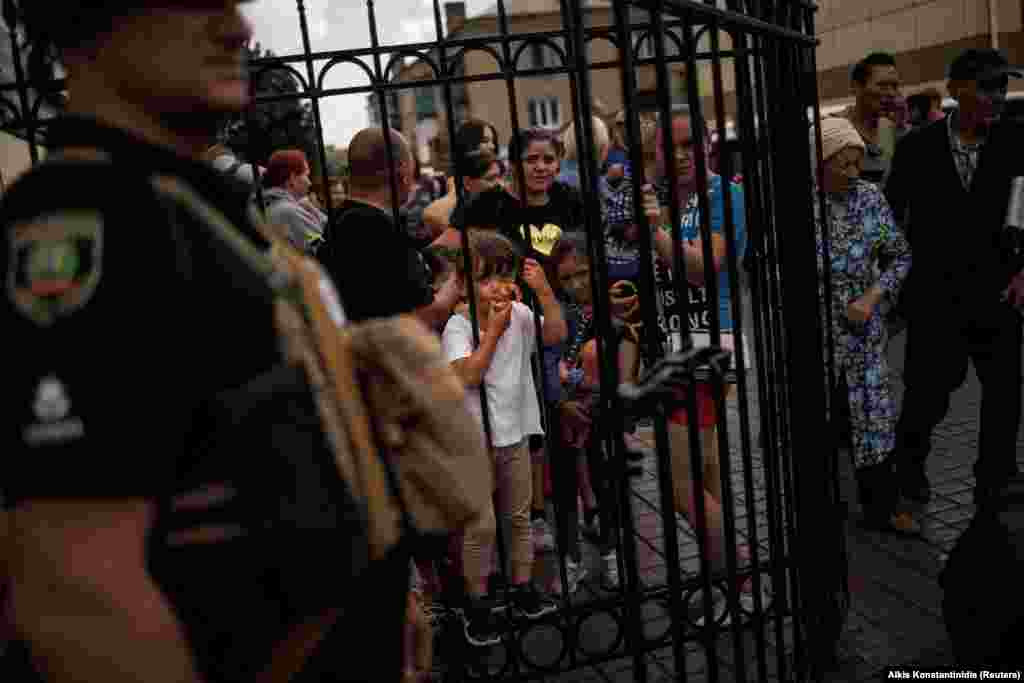 A girl holds a doll as people wait to board an evacuation train to Dnipro from Pokrovsk on August 4. The evacuation order has been especially heartbreaking as&nbsp;families are being forced apart.