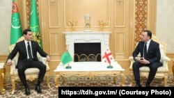 Türkmenistanyň prezidenti Serdar Berdimuhamedow 20-nji iýulda Aşgabatda Gürjüstanyň premýer-ministri Irakli Garibaşwilini kabul etdi.