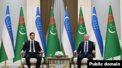 Президенты Узбекистана и Туркменистана Шавкат Мирзияев и Сардар Бердымухамедов.