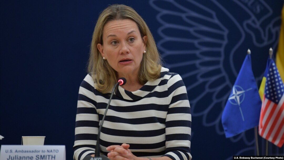 Ambasadoarea Statelor Unite la NATO, Julianne Smith, spune că nu există motive de a pune la îndoială angajamentul aliaților NATO față de sprijinirea Ucrainei. Imagine din 12 iulie 2022, Ambasada SUA, București
