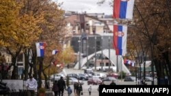 Qytetarët në sheshin kryesor në Mitrovicën e Veriut. 9 nëntor 2021.