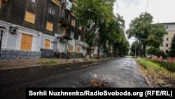 Порожні вулиці у місті Бахмут, Донецька область, 3 серпня 2022 року