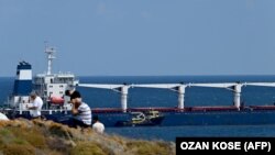 Inspekcija na prvom brodu sa ukrajinskim žitaricama "Razoni", Istanbul, 3. avgust 2022. 