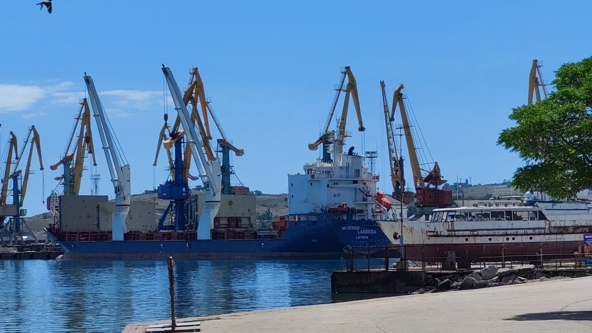 У Лівані затримали судно, яке перевозило зерно з Криму – посол