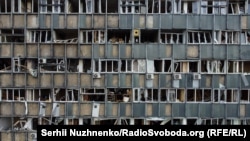 Orosz rakétacsapás miatt kiégett épület Vinnicjában 2022. július 15-én