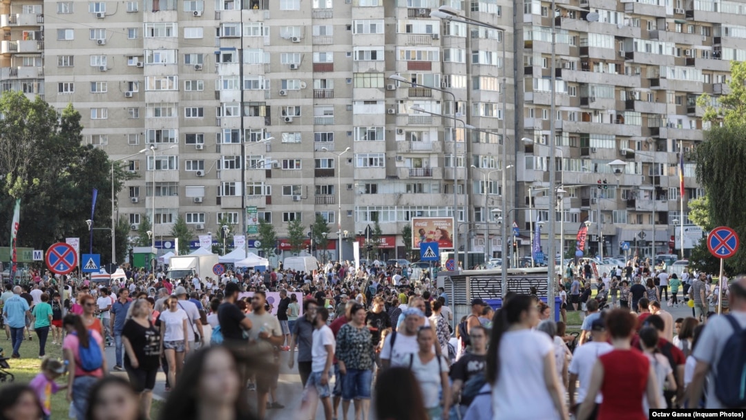 Până duminica trecută, aproape o treime din cei 1.8 de locuitori estimați ai Bucureștiului nu erau încă recenzați. Problemele platformei nu permit cunoașterea situației astăzi.