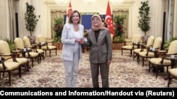 Predsjedavajuća Zastupničkog doma američkog Kongresa Nancy Pelosi i predsjednica Singapura Halimah Yacob, 1. augusta 2022.