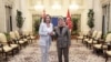 Președinta Camerei Reprezentanților a SUA, Nancy Pelosi, dă mâna cu președinta Republicii Singapore, Halimah Yacob, Singapore, 1 august 2022