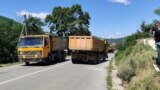 KOSOVO: Road blocks leading to border crossing with Serbia