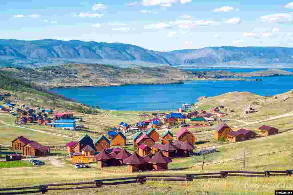 A rash of new guesthouses near the coast of Baikal. Some locals say they fear Chinese accommodation will employ only Chinese workers, and with the foreign businesses reportedly not paying taxes, many Russians feel they have little to gain from the developments. One man told a reporter, “We shouldn’t say we don’t want the Chinese, but they weren’t here before, and now they are.”