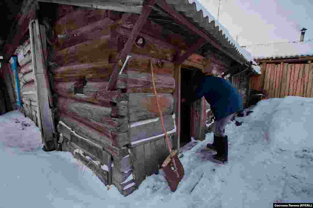 Избушка для зимовки, оставленная Терентьеву покойным батюшкой местной церкви.