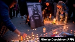 В Софии в память о журналистке Виктории Мариновой зажигали свечи. 8 октября 2018 года