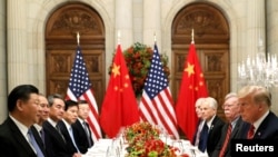 АКШ-Кытай делегацияларынын Буэнос-Айрестеги саммитте "соода согушун" токсон күнгө убактылуу токтотууну макулдашкан жолугушуусу. 1-декабрь, 2018-жыл.