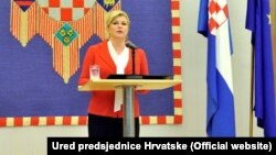 Izmeštanjem ploče sa natpisom "Za dom spremni" smirili smo strasti, ali sigurno je da će se rasprava nastaviti: Kolinda Grabar Kitarović