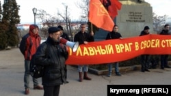 Ігор Панюта (з гучномовцем) на мітингу в Севастополі, фото архівне