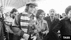 Elton John in Leningrad during his first trip to the U.S.S.R. in 1979.
