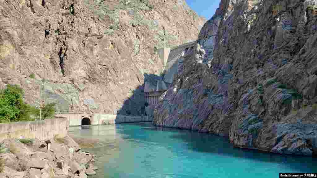 Бул ГЭС Кыргызстанда электр жарыгынын 33% өндүрөт.