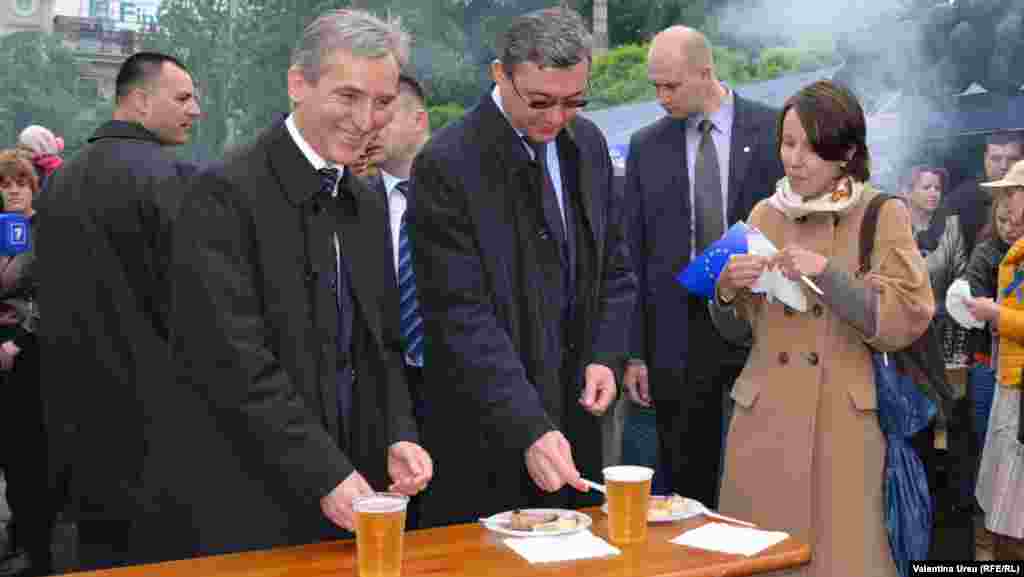 Un premier zîmbitor...