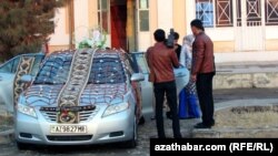 Gelin getirjek maşyn. Arhiw suraty
