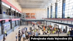 Izgled unutrašnje galerije na Železničkoj stanici u Novom Sadu nakon rekonstrukcije. Fotografija preuzeta sa sajta Pokrajinske Vlade, 5. jul 2024.