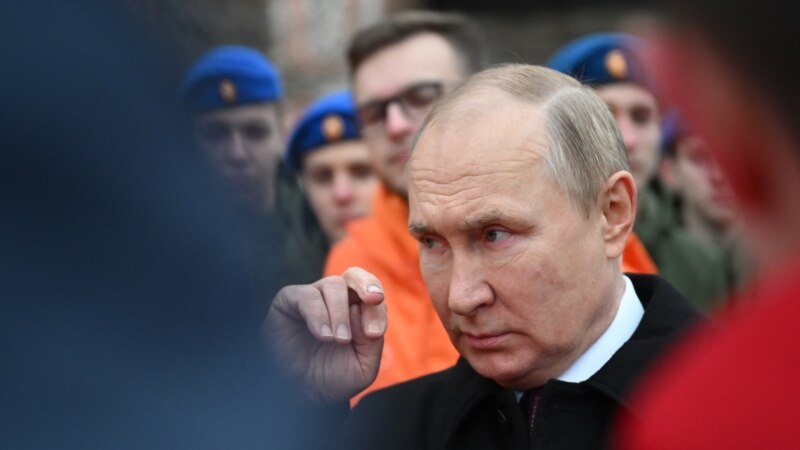 Путин предлагает лишать приобретенного гражданства за распространение «фейков об армии РФ»