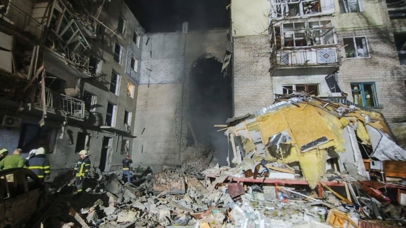 В результате удара РФ по Николаеву разрушен пятиэтажный дом, есть погибшие и раненые