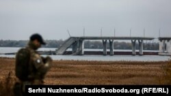 Ілюстраційне фото. Фото зруйнованого Антонівського мосту на Херсонщині, 13 листопада 2022 року