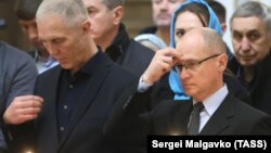 Володимир Сальдо та Сергій Кирієнко на церемонії прощання з Кирилом Стремоусовим, 11 листопада 2022 року