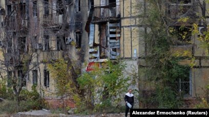 Чем временно закрыть фасад дома