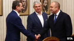 Bulgarian President Rumen Radev (right) with Dimitar Manolov (left), president of the Confederation of Labor, and Plamen Dimitrov, president of Confederation of Independent Trade Unions in Sofia on November 11.