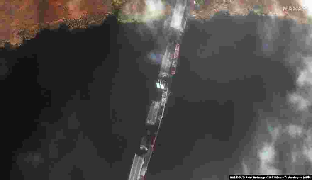 Ovaj satelitski snimak od 11. mosta daje još bliži pogled na most Antonovski u Hersonu.