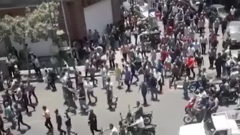 موج تازه اعتراض به وضعیت اقتصادی ایران به بازار تهران کشیده شد