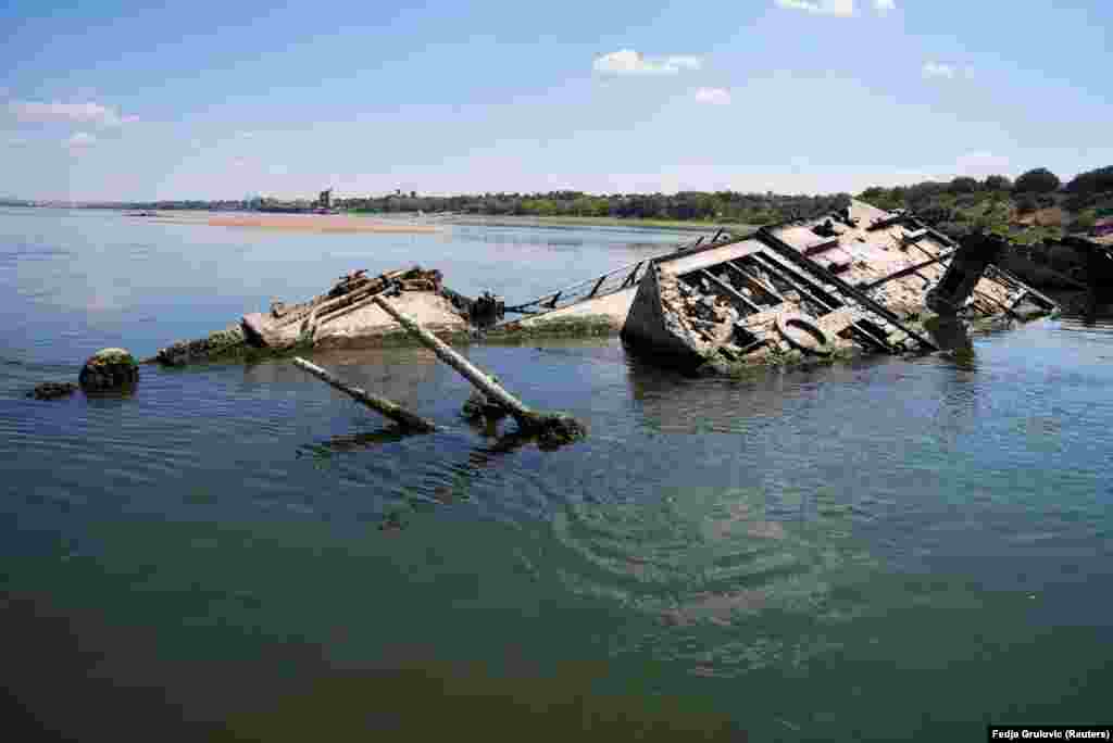 Dunav je pao na jedan od najnižih nivoa u skoro jednom vijeku kao rezultat najgore suše u Evropi u posljednje vrijeme, otkrivajući olupine njemačkih brodova koji su potopljeni tokom Drugog svjetskog rata.