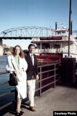Ирина Горянина с Диком Портером на берегу реки Камберленд