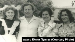 Юлия Пунтус с семьей в Украине, 1979 год