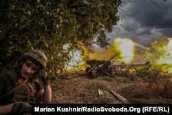 Гармата МТ-12 завдає вогневого ураження російським військам
