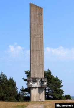 Un monument care comemorează o bătălie din Al Doilea Război Mondial pe insula Saaremaa.