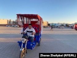 Студент политехнического колледжа Алымбек Сансызбаев зарабатывает на жизнь на этом транспортном средстве