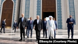 Бывший президент Казахстана Нурсултан Назарбаев на открытии мечети в Нур-Султане. 12 августа 2022 года
