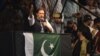 Bivši pakistanski premijer i šef pakistanske partije Tehreek-e-Insaf (PTI) Imran Khan, drži govor svojim pristalicama tokom skupa povodom 75. godišnjice pakistanskog dana nezavisnosti u Lahoreu 13. augusta 2022. 