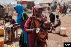 Лагерь для пострадавших от засухи и вызванного ей голода в Сомали. Февраль 2022 года