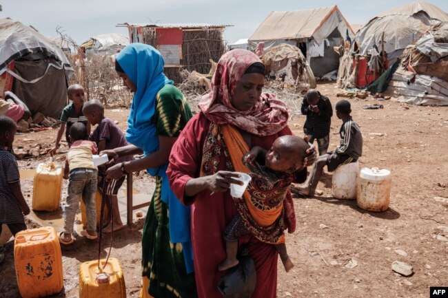 Лагерь для пострадавших от засухи и вызванного ей голода в Сомали. Февраль 2022 года