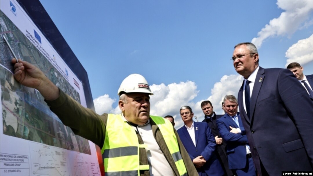 Vizita premierului Nicolae-Ionel Ciucă, în aprilie 2022, la șantierul drumului de legătură dintre centura Oradea și Autostrada A3.
