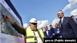 Vizita premierului Nicolae-Ionel Ciucă, în aprilie 2022, la șantierul drumului de legătură dintre centura Oradea și Autostrada A3.
