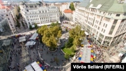 Év végére is benépesül a Vörösmarty tér