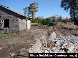 The observation tower in Batumi that was demolished in the 2000s.