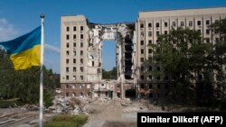 Зруйнована російським ракетним ударом будівля Миколаївської обласної військової адміністрації