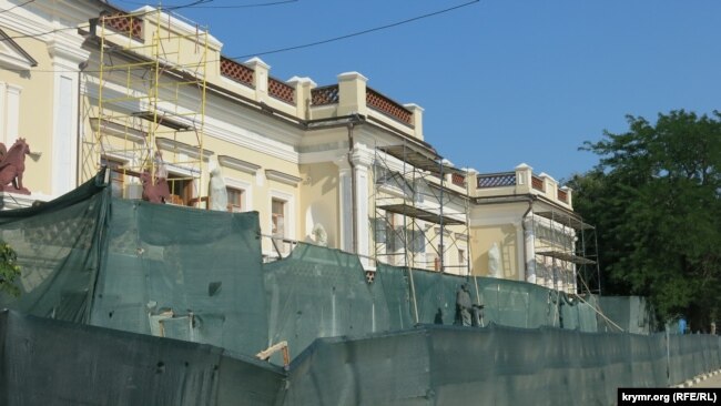 Ремонт картинной галереи Айвазовского в Феодосии, Крым, август 2022 года