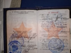 Военный билет Петра Данилова с отметкой об увольнении с военной службы, датированной 7 сентября 2018 года, тем же числом, что и приказ о досрочном увольнении в запас, подписанный командиром части